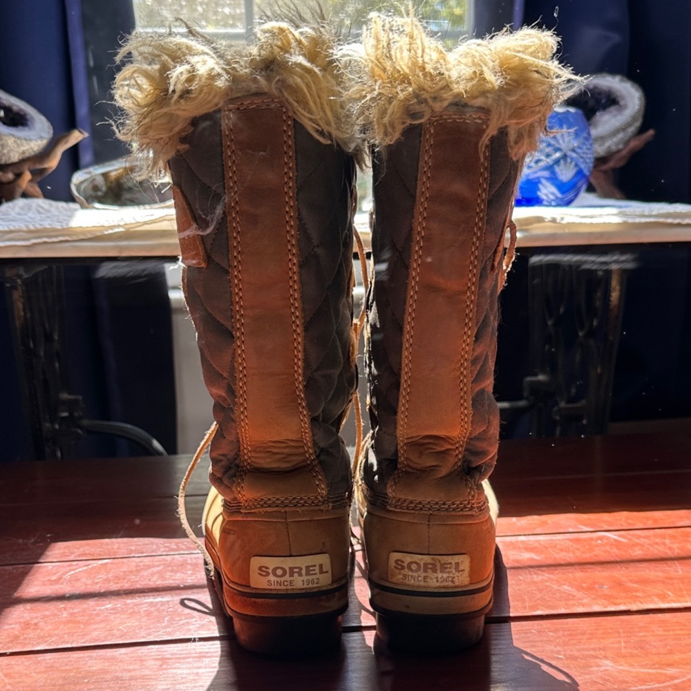 Sorel Tan and Brown Quilted Fur Boots, 9, EUC - Picture 3 of 8